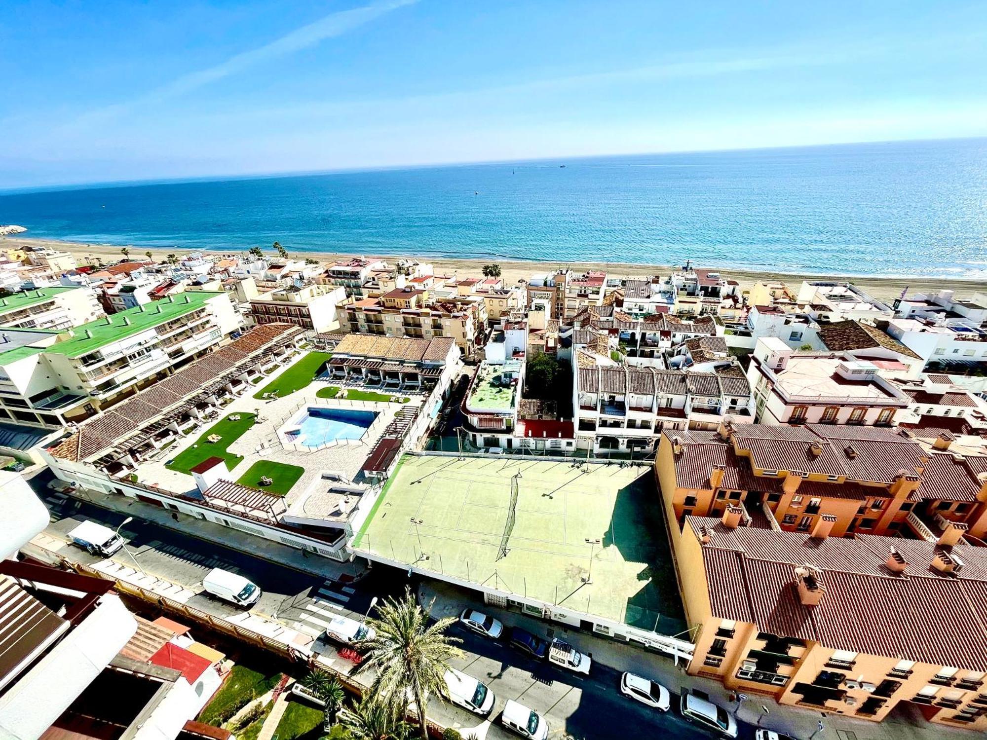 Gorgeous Apartment At The Sea In La Carihuela! Torremolinos Exteriör bild
