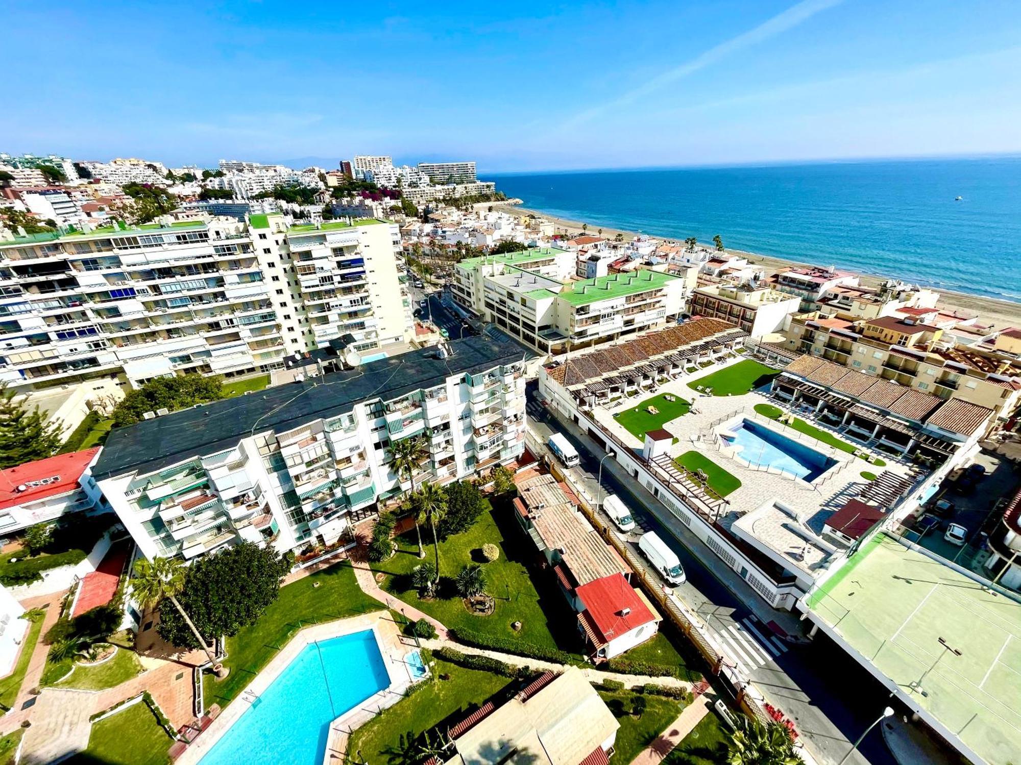 Gorgeous Apartment At The Sea In La Carihuela! Torremolinos Exteriör bild